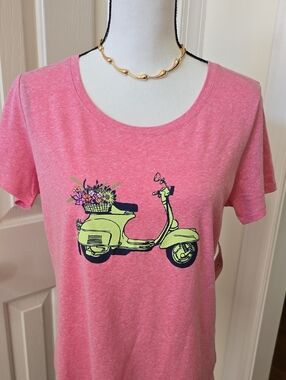 ST. JOHN'S BAY BRAND WOMENS PINK SHORT SLEEVES ELECTRIC SCOOTER TEE  SIZE MEDIUM